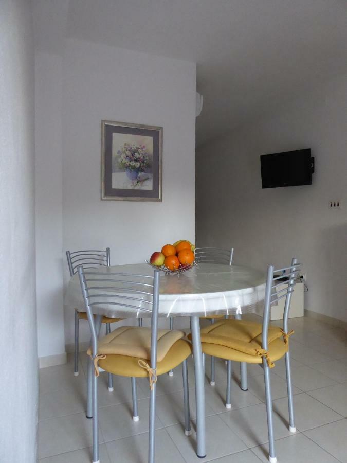 Apartment Viola Supetar Exteriör bild
